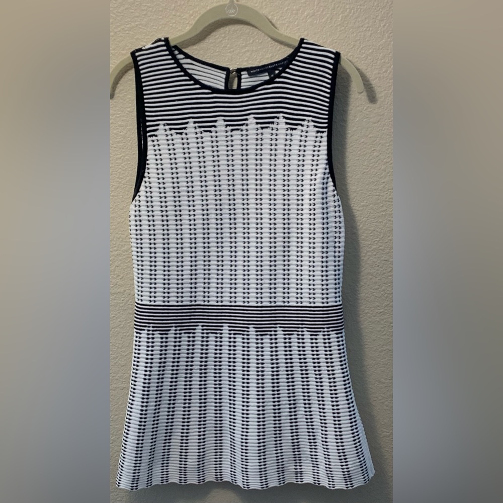 White House Black Market sleeveless fitted tunic top size medium